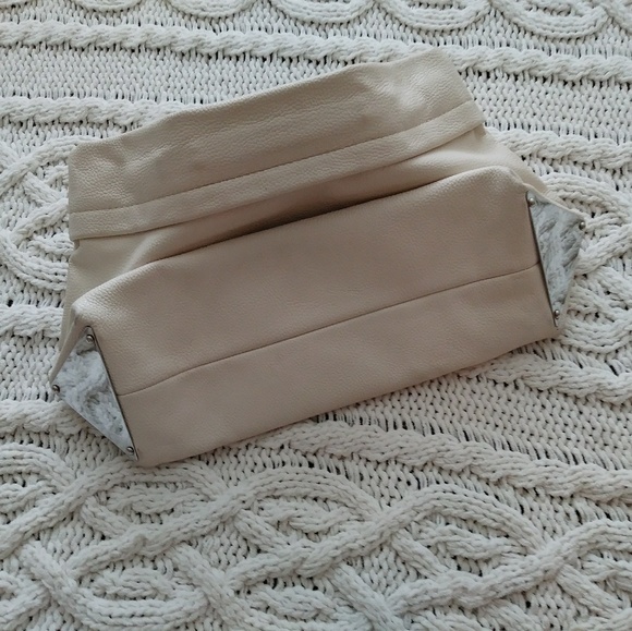 White Handbag - Picture 5 of 8